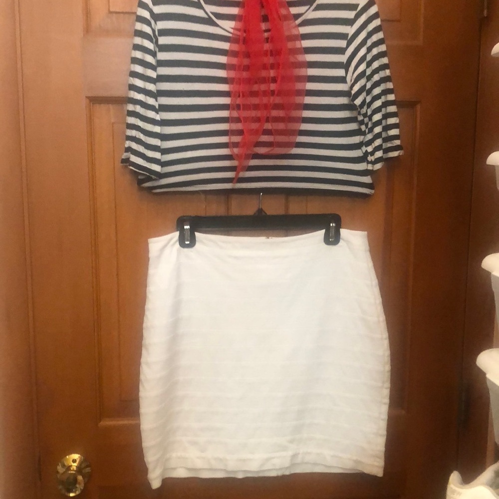 Express White bandage skirt stretchy with zipper on back size 10